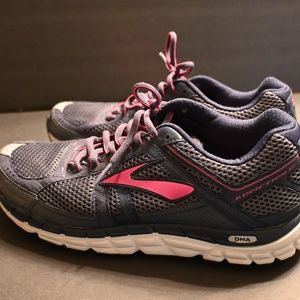 Brooks women's addiction 12 top
